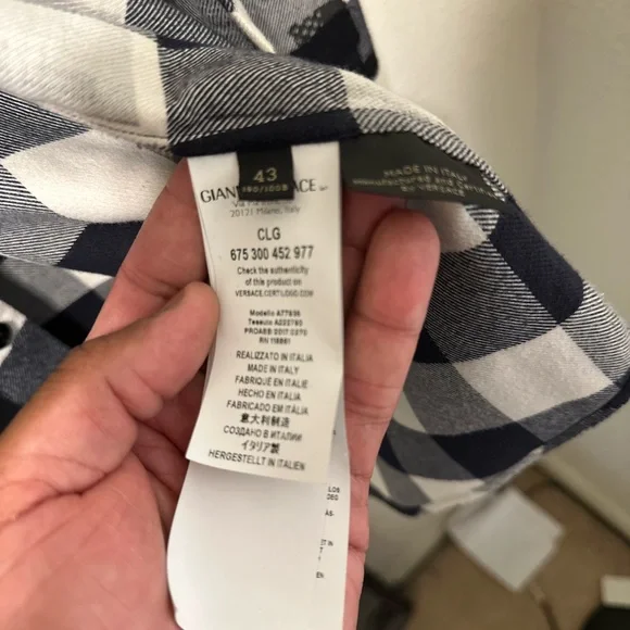 Versace Men’s Graphic Button Down shirt - Picture 2 of 4